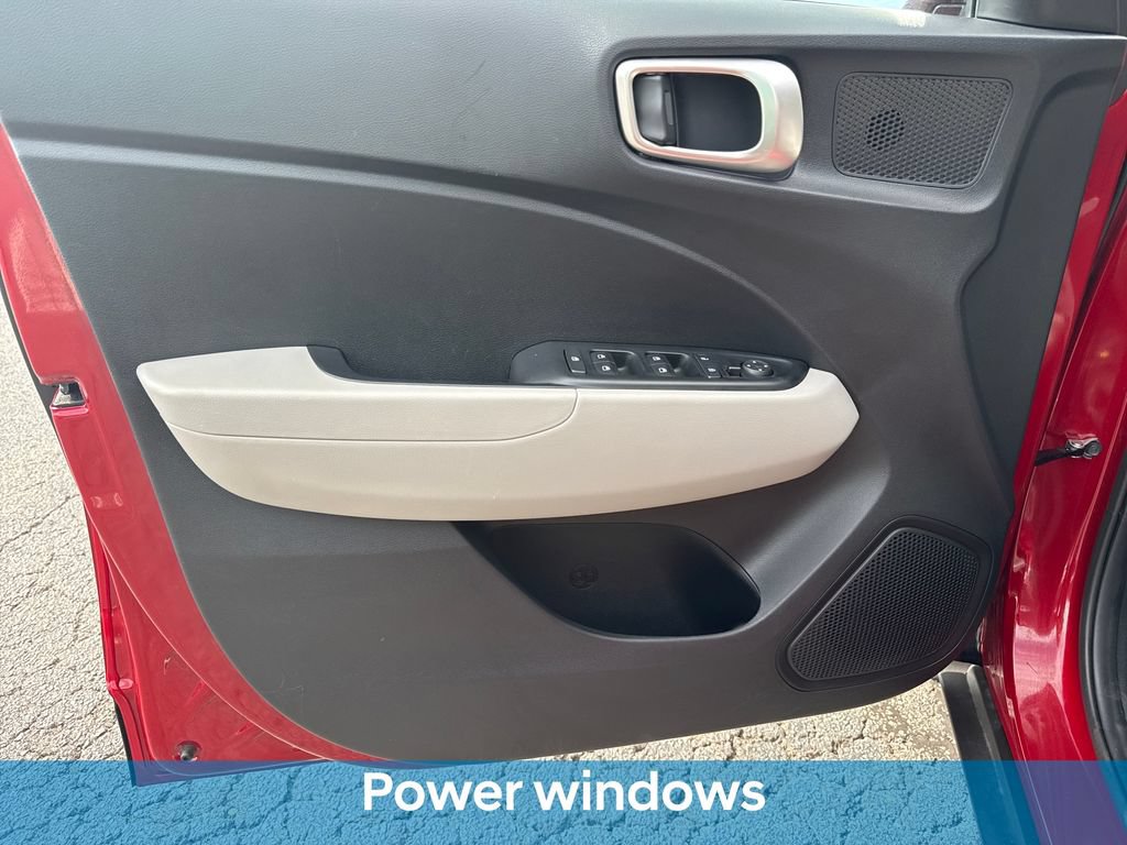 Used 2025 Hyundai Venue SEL FWD image 26
