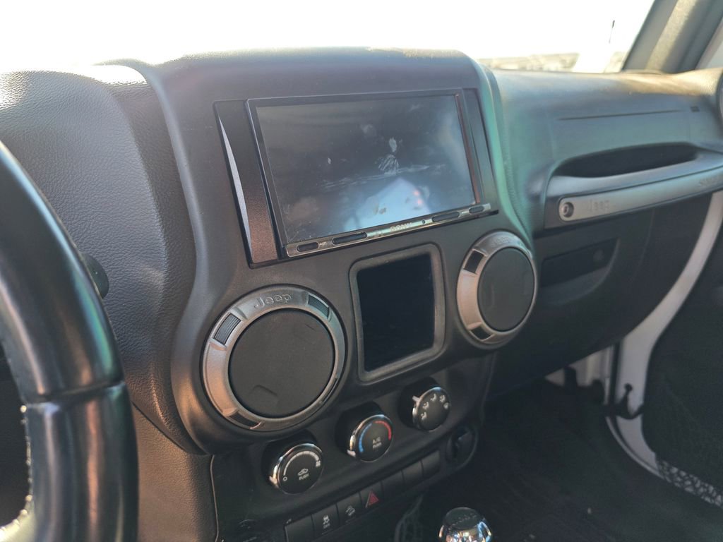 Used 2017 Jeep Wrangler Unlimited Sport w/ Connectivity Group image 12