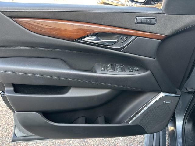 Used 2020 Cadillac Escalade Premium Luxury w/ LPO, Radiant Package image 26
