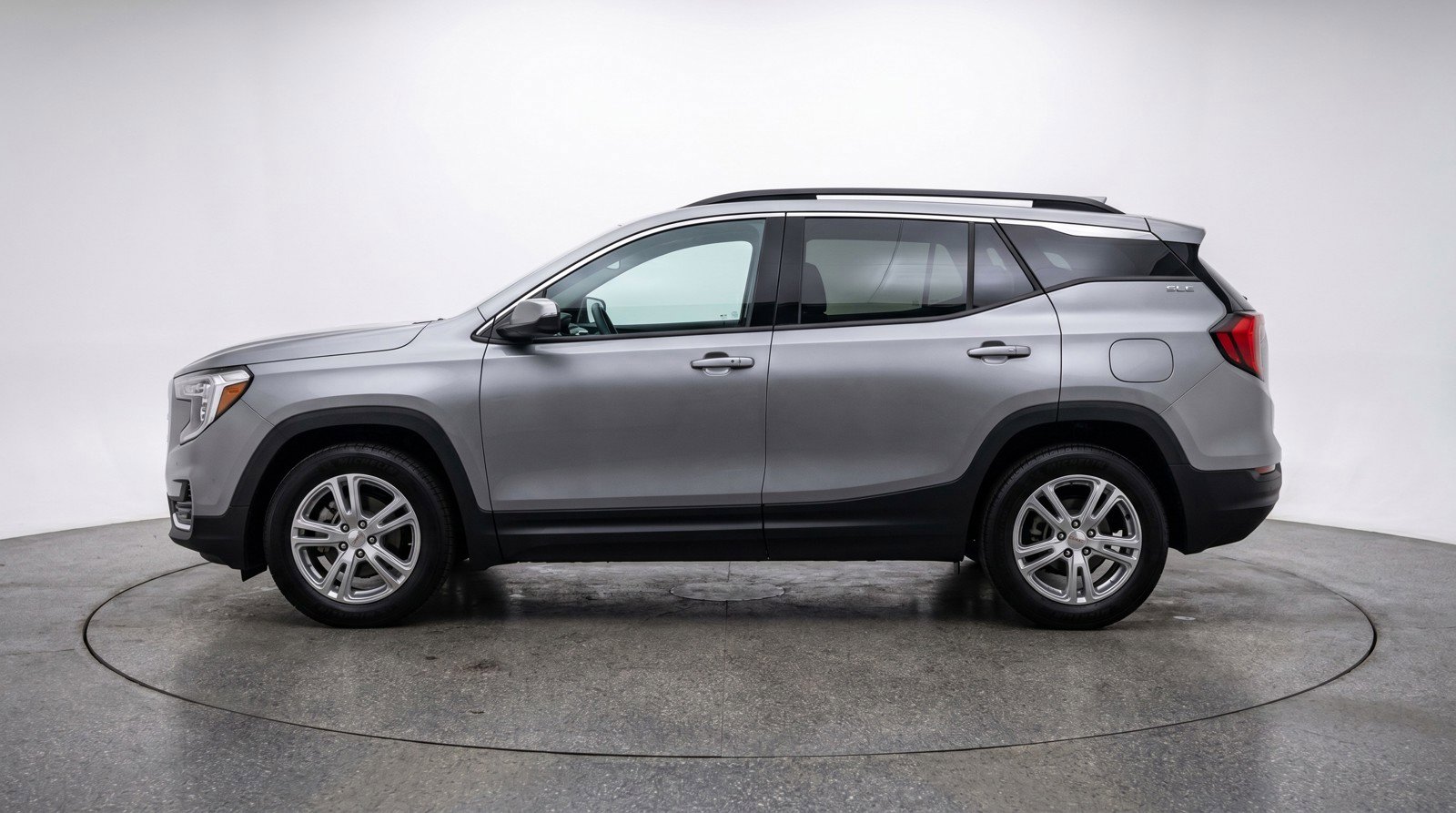 Used 2024 GMC Terrain SLE FWD image 5