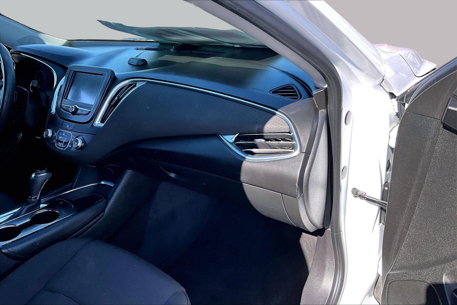 Used 2018 Chevrolet Malibu LT FWD image 15