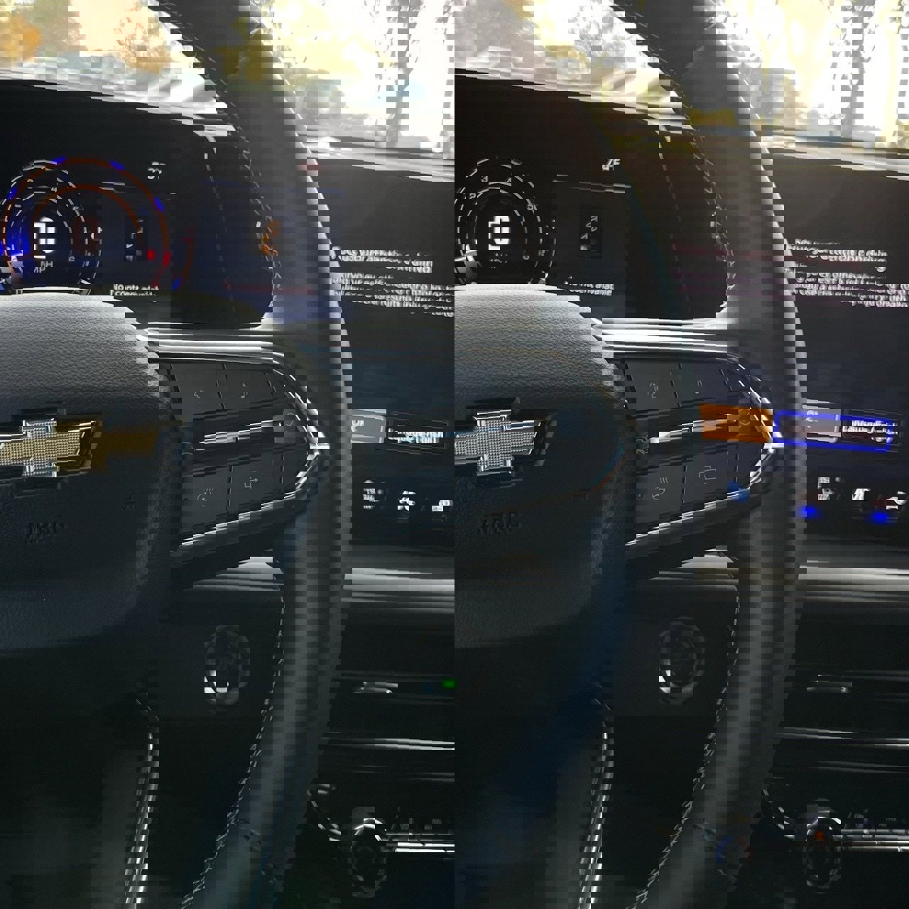 Used 2025 Chevrolet Traverse LT image 13