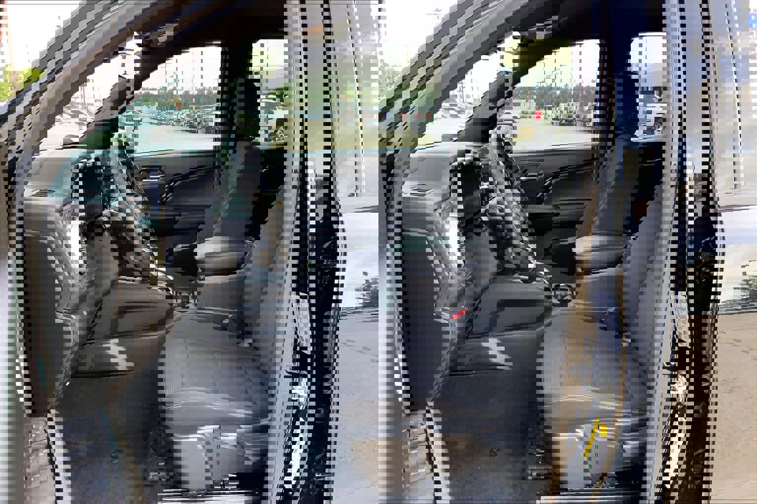 Used 2024 Chevrolet Colorado LT w/ LT Convenience Package image 8