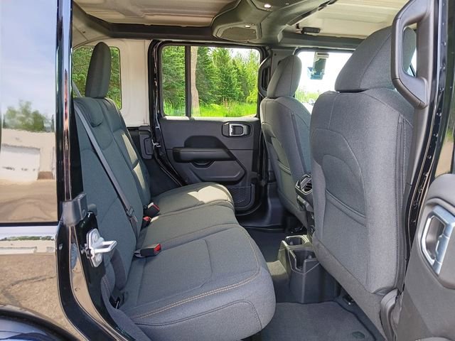 Used 2025 Jeep Wrangler Unlimited Sahara AWD/4WD image 20