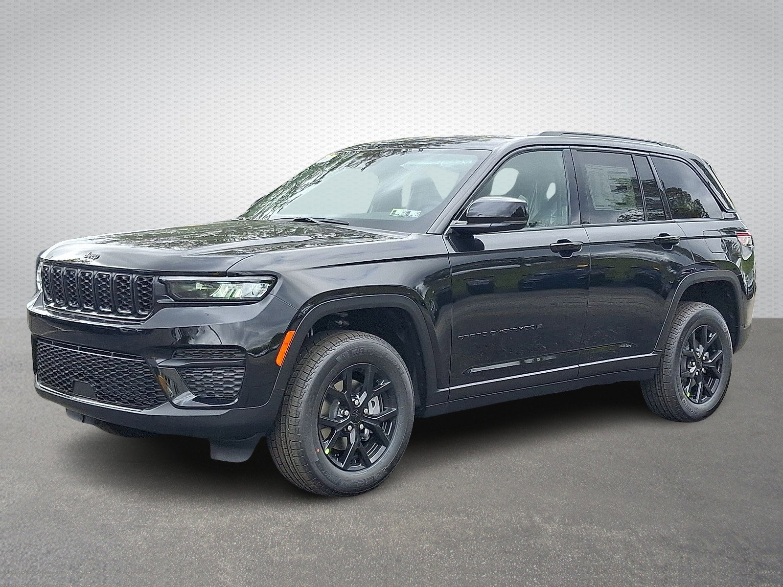 New 2025 Jeep Grand Cherokee Altitude image 3