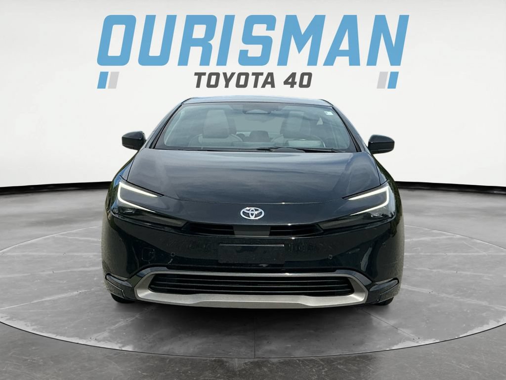 Used 2025 Toyota Prius XLE FWD image 2