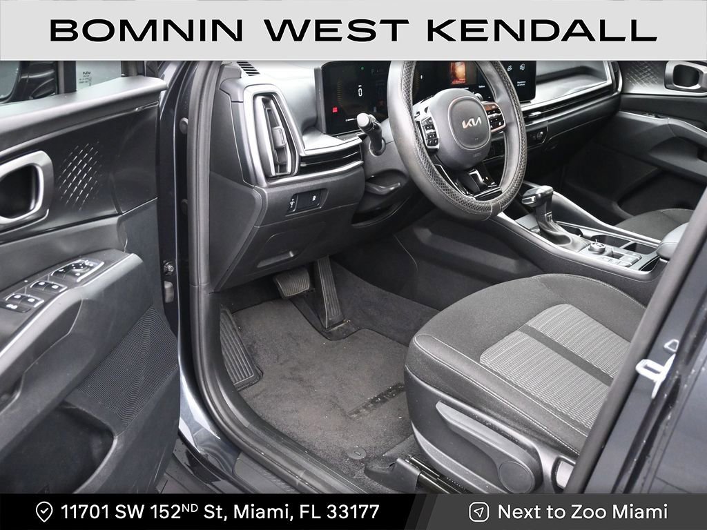 Used 2024 Kia Sorento LX image 11
