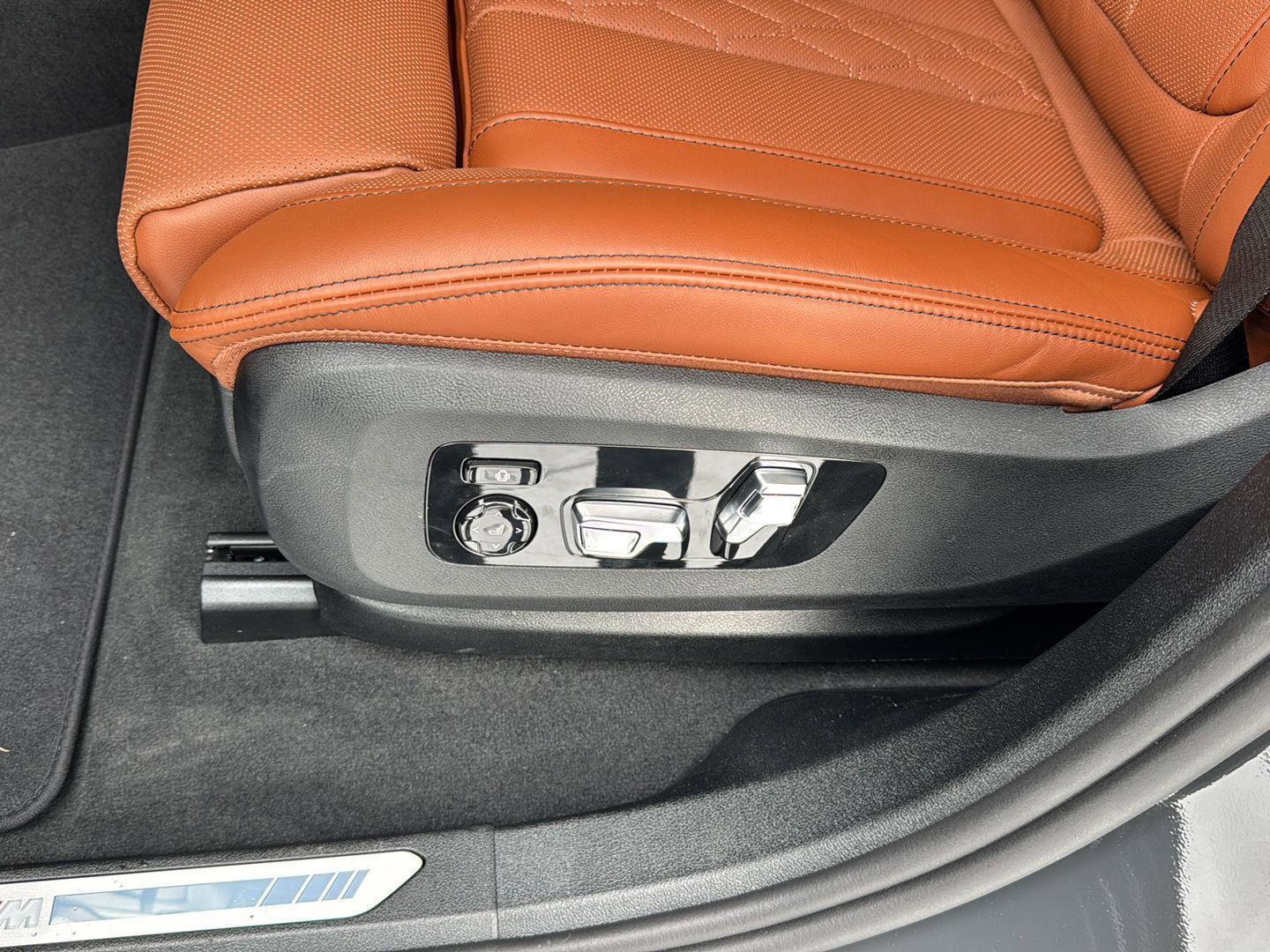 New 2026 BMW X6 xDrive40i w/ Executive Package image 28