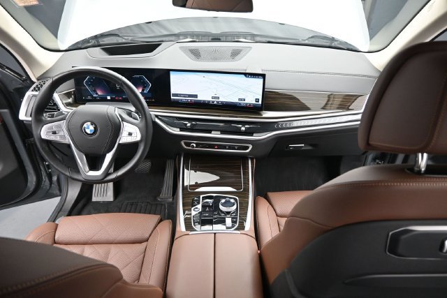Used 2025 BMW X7 xDrive40i w/ Executive Package AWD/4WD image 11