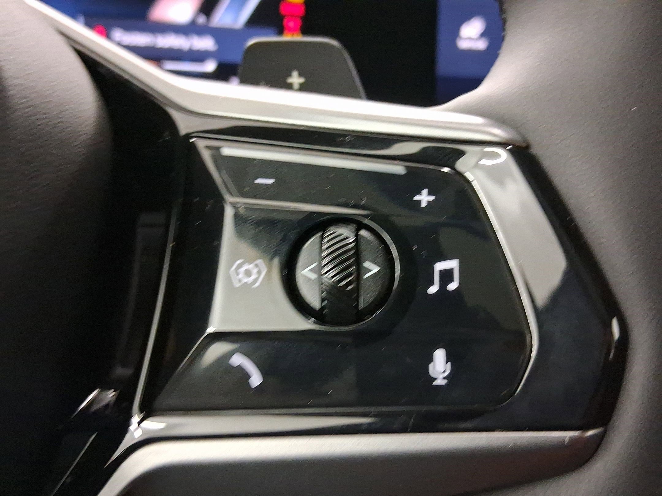 Certified 2025 BMW 530i image 19
