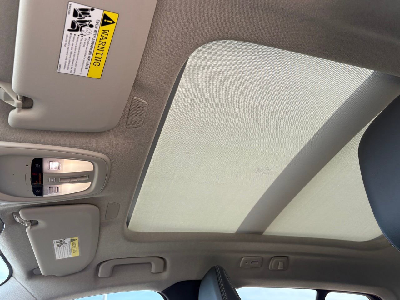 Certified 2023 Volvo XC40 B5 Ultimate w/ Protection Package Premier image 30