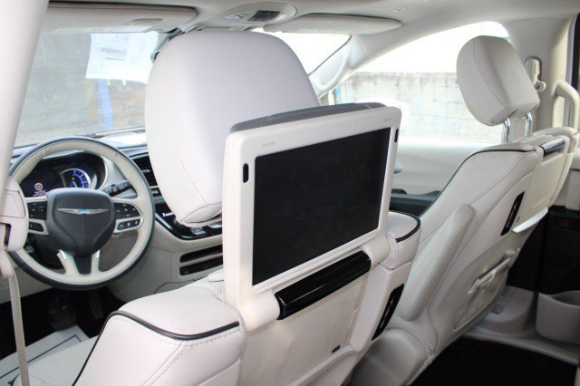 Used 2018 Chrysler Pacifica Limited w/ Advanced Safetytec Group image 23