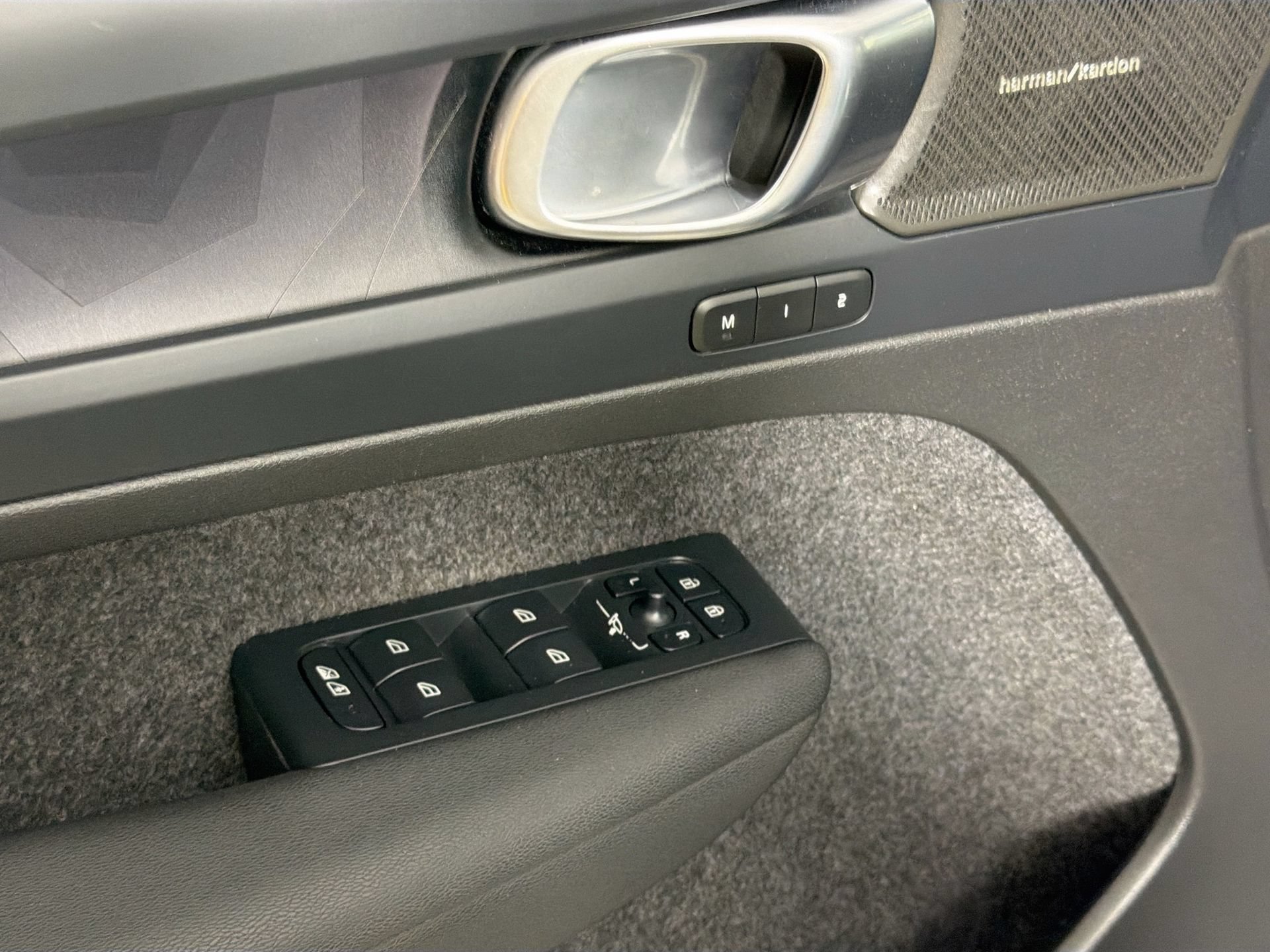 Certified 2023 Volvo C40 P8 Recharge Ultimate AWD/4WD image 19