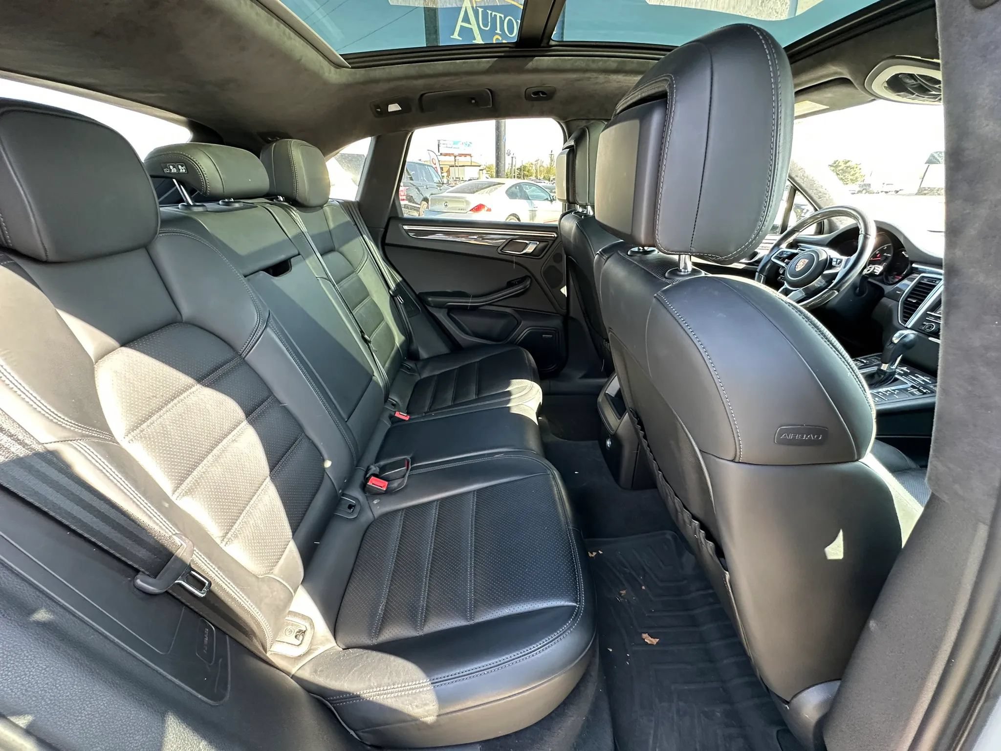 Used 2015 Porsche Macan Turbo AWD/4WD image 14