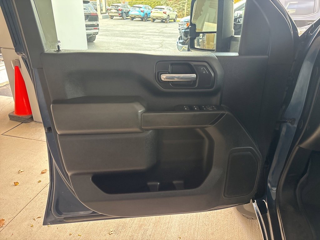 Used 2020 Chevrolet Silverado 2500 Custom w/ Custom Value Package image 8