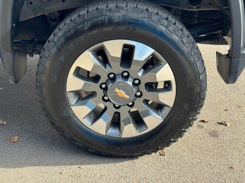 Used 2024 Chevrolet Silverado 2500 Custom w/ Custom Value Package image 7