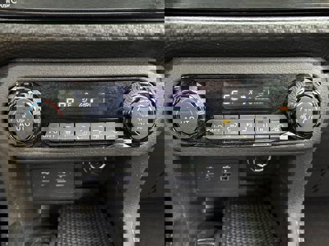 Used 2022 Nissan Kicks SV image 19