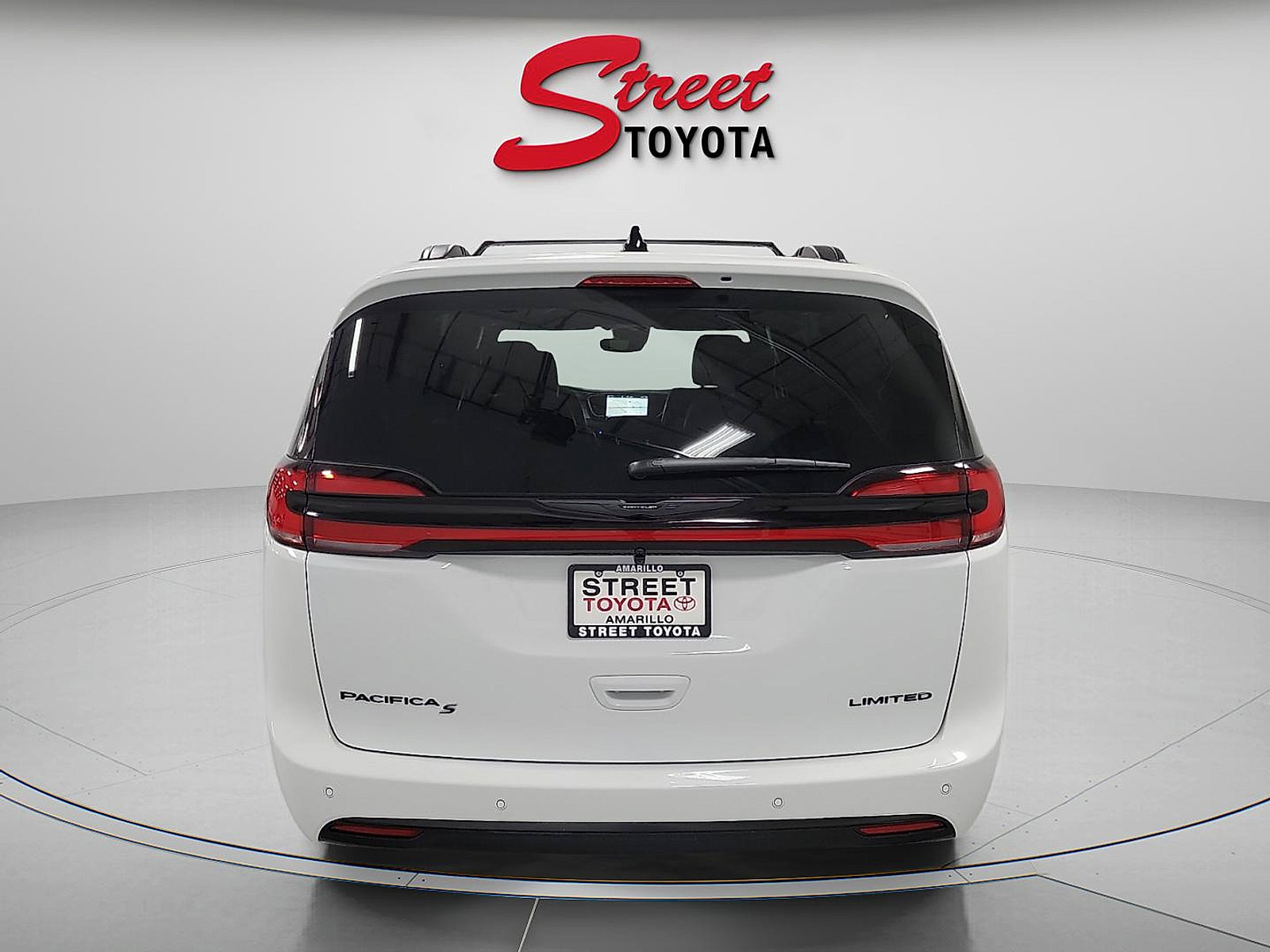 Used 2026 Chrysler Pacifica Limited w/ S Appearance Package image 3