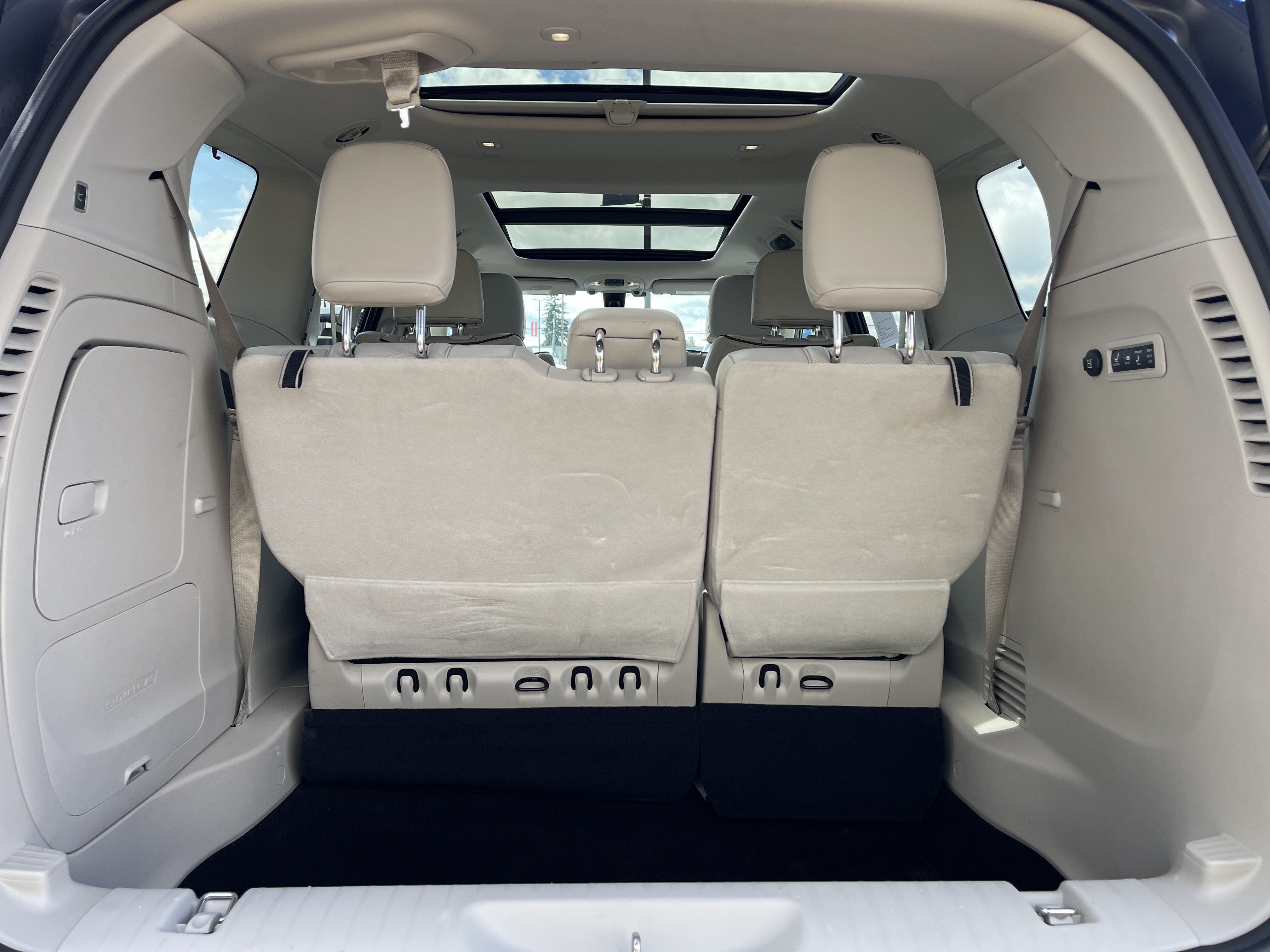 Used 2020 Chrysler Pacifica Limited FWD image 9