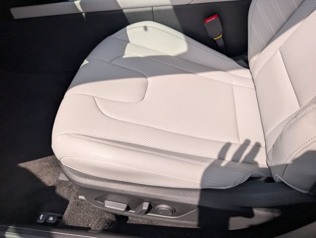 New 2026 Hyundai Elantra Limited FWD image 23