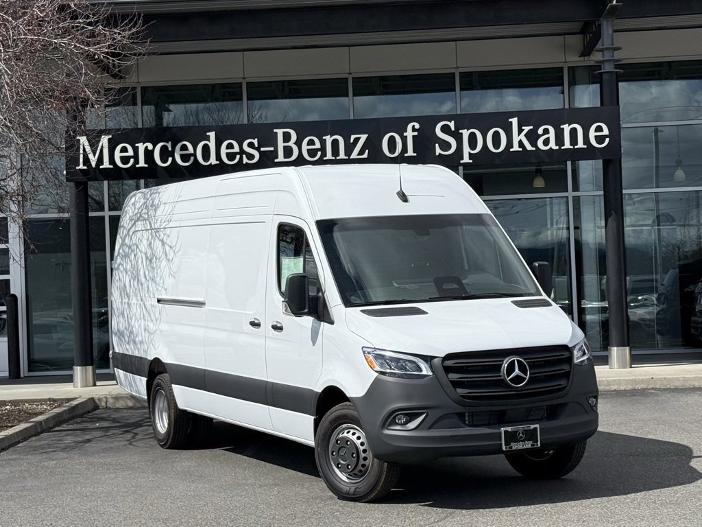 New 2025 Mercedes-Benz Sprinter 4500 image 1