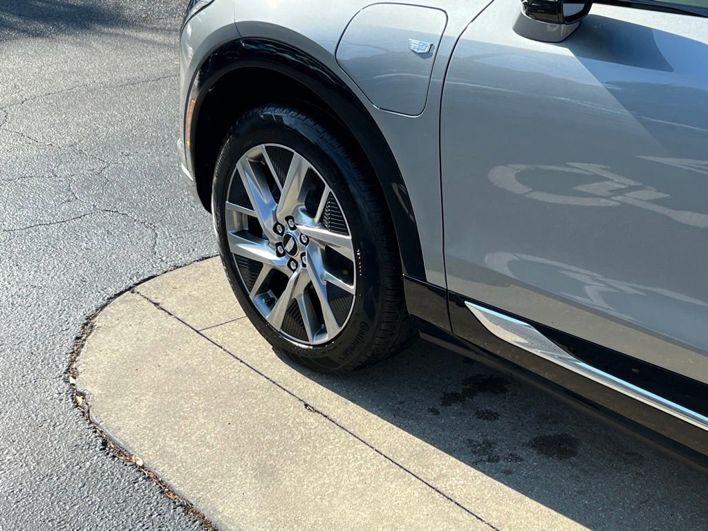 New 2026 Cadillac Optiq Luxury 1 image 26