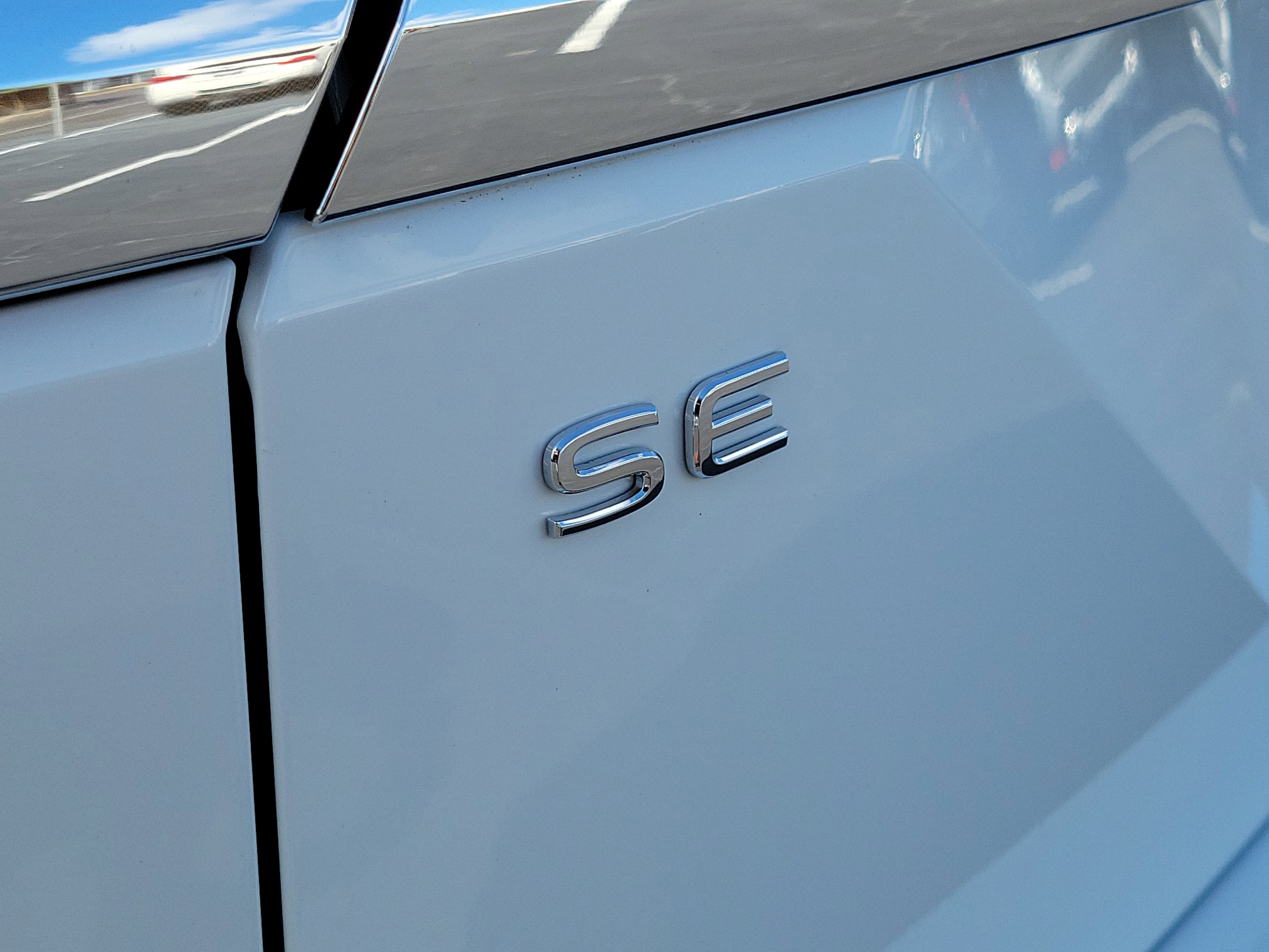 Used 2025 Volkswagen Atlas SE FWD image 5