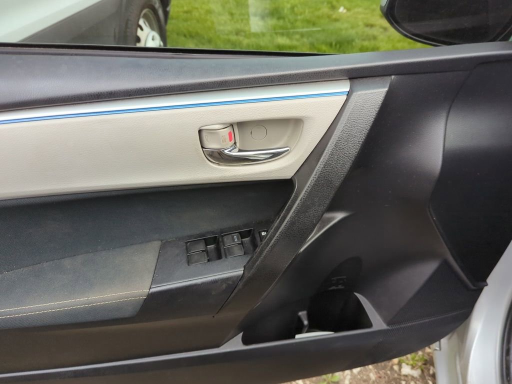 Used 2016 Toyota Corolla LE image 8