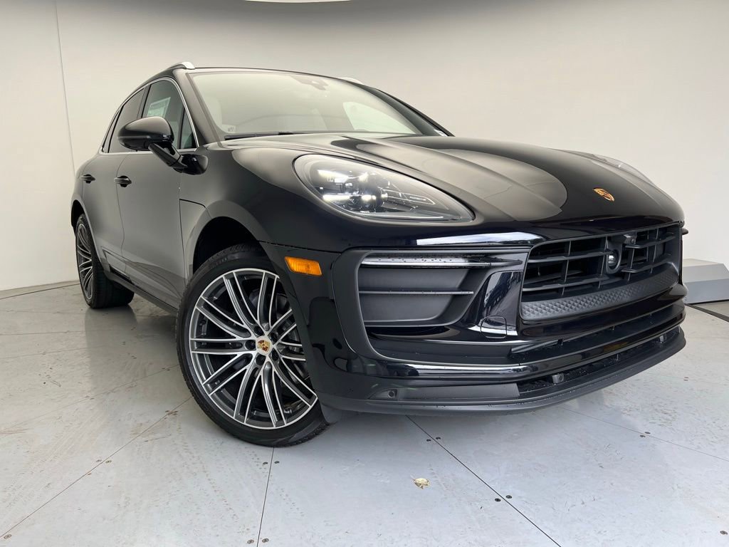 Used 2025 Porsche Macan image 24