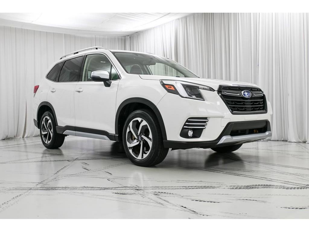 Used 2022 Subaru Forester Touring image 2