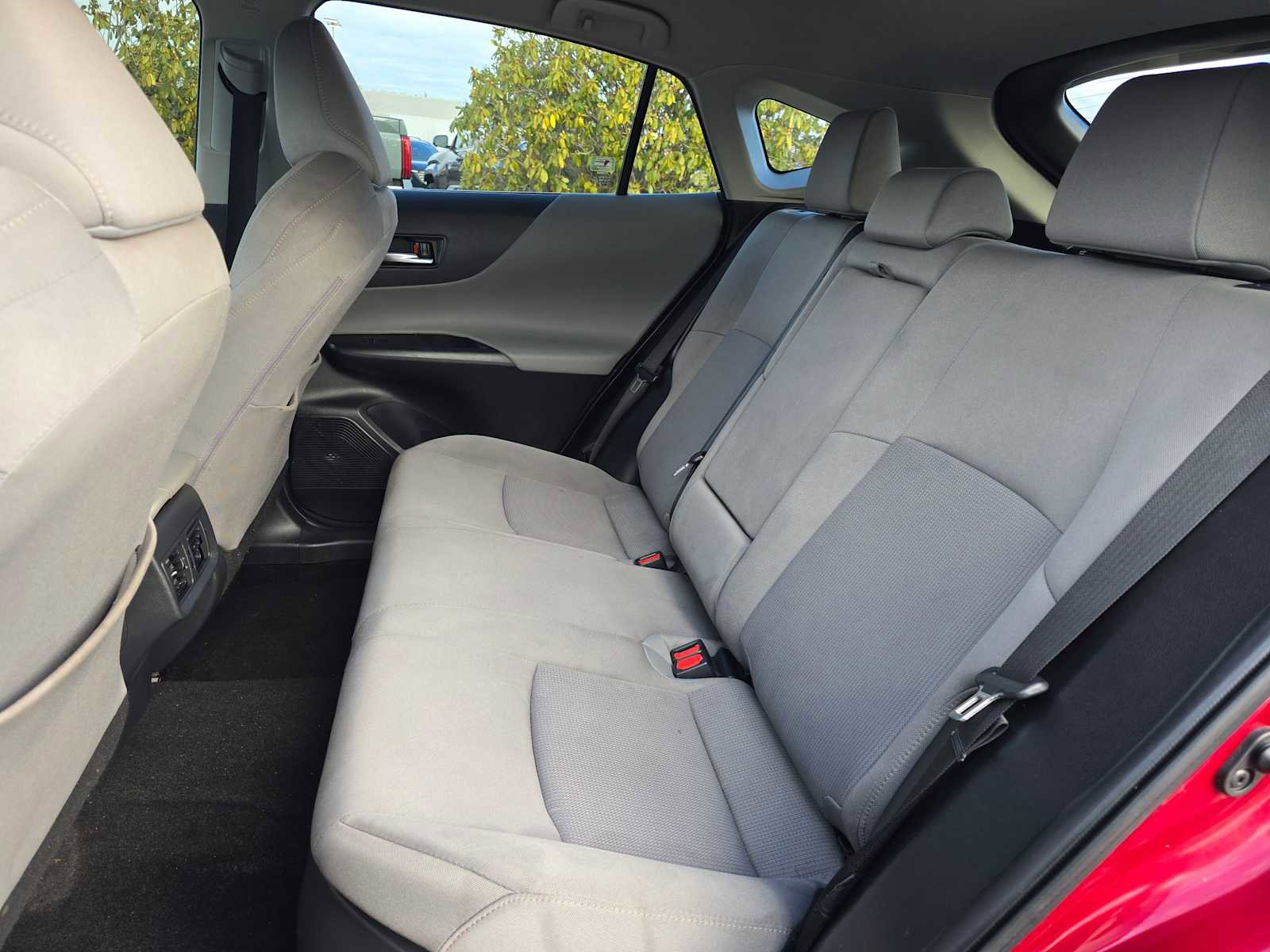 Used 2021 Toyota Venza LE w/ Carpet Mat Package (TMS) image 19