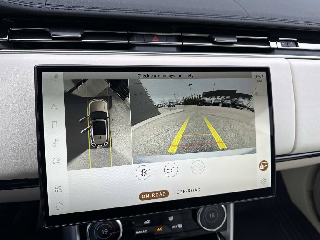 Used 2023 Land Rover Range Rover SE AWD/4WD image 24