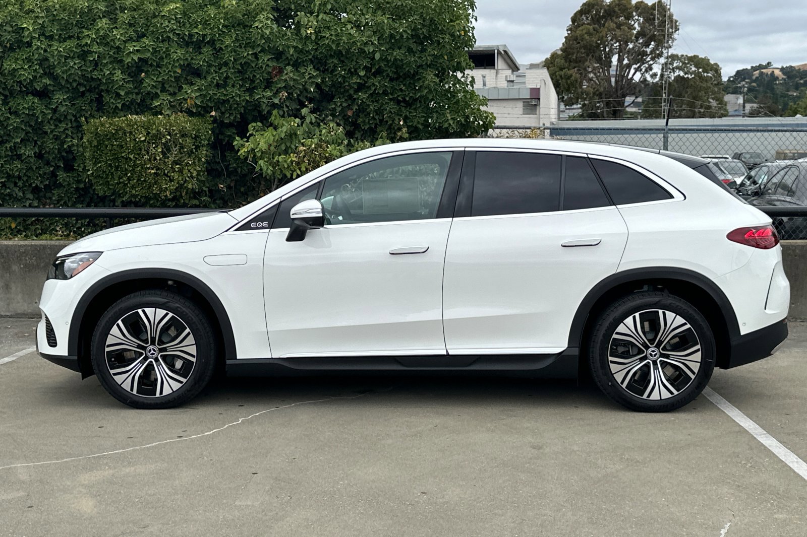 New 2025 Mercedes-Benz EQE 350+ 4MATIC SUV image 2