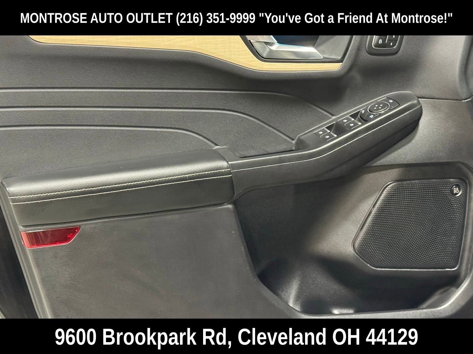 Used 2022 Ford Escape Titanium w/ Titanium Premium Package image 11