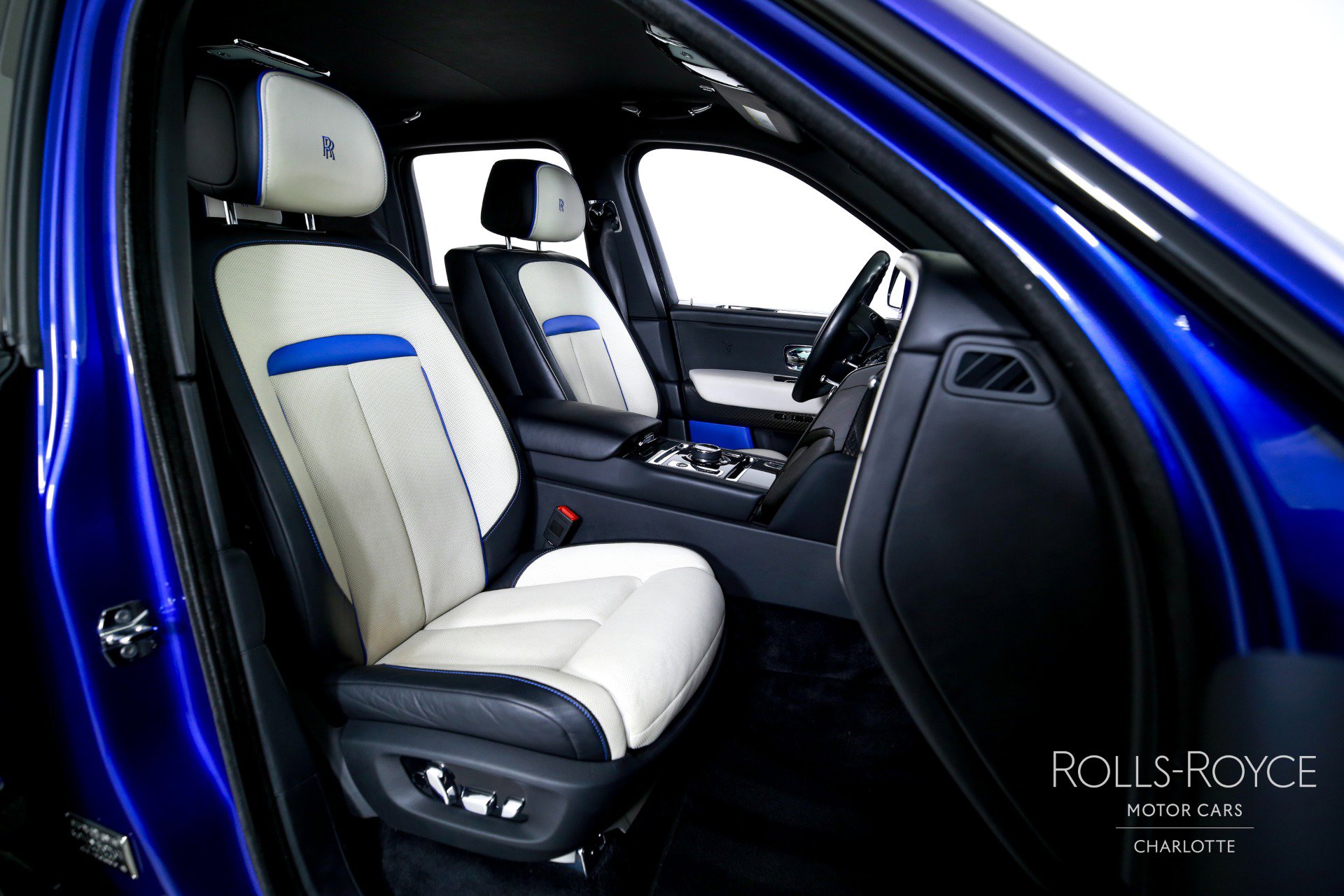 Used 2021 Rolls-Royce Cullinan Black Badge image 30