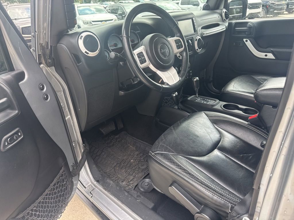 Used 2014 Jeep Wrangler Unlimited Sahara AWD/4WD image 7