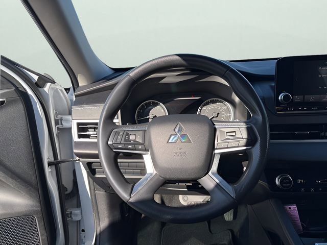 Used 2022 Mitsubishi Outlander ES image 13