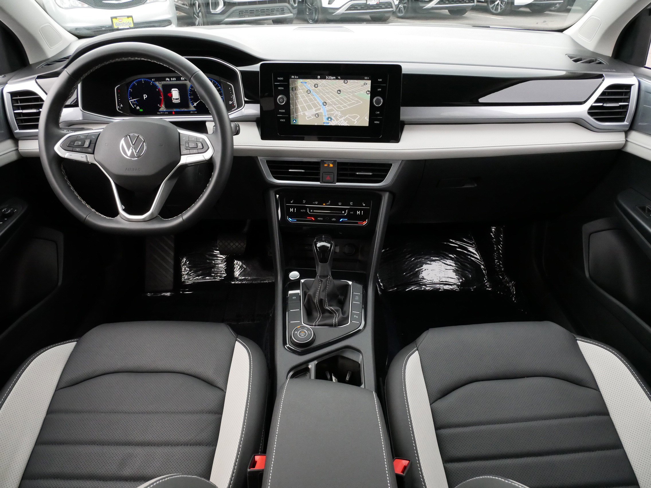 Certified 2025 Volkswagen Taos SEL AWD/4WD image 10