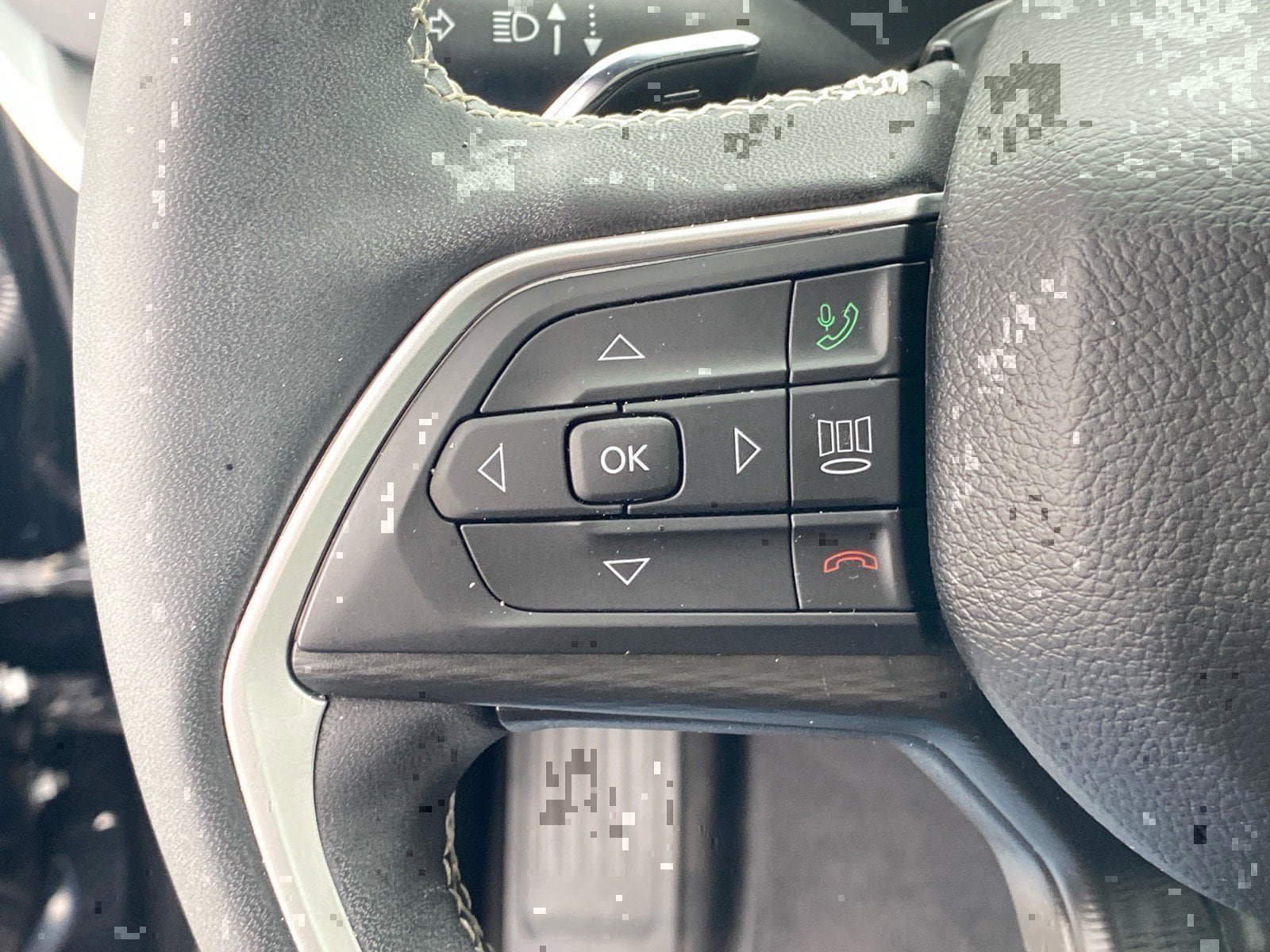 Used 2024 Jeep Grand Cherokee Altitude AWD/4WD image 18