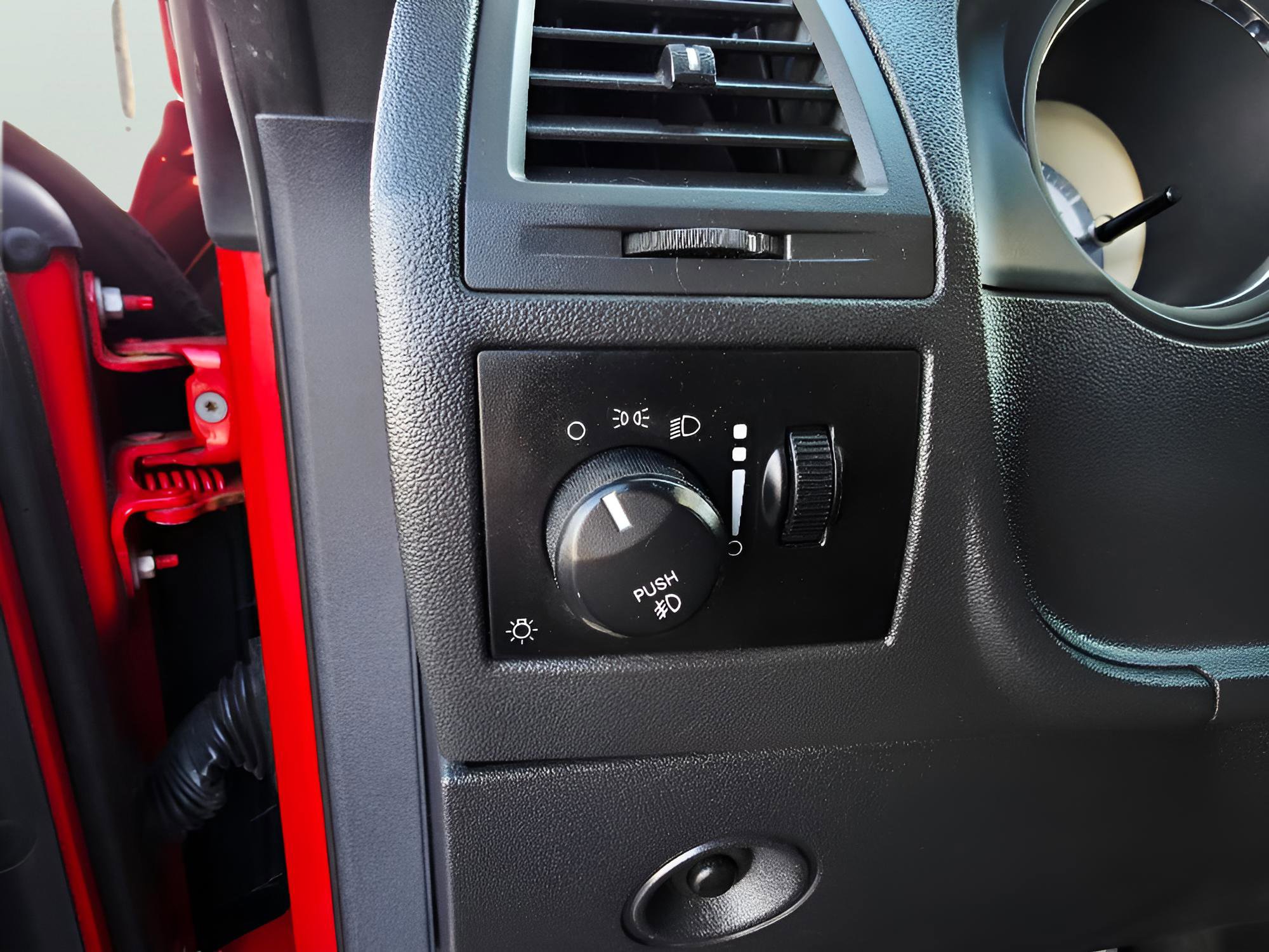 Used 2009 Dodge Challenger SE image 18