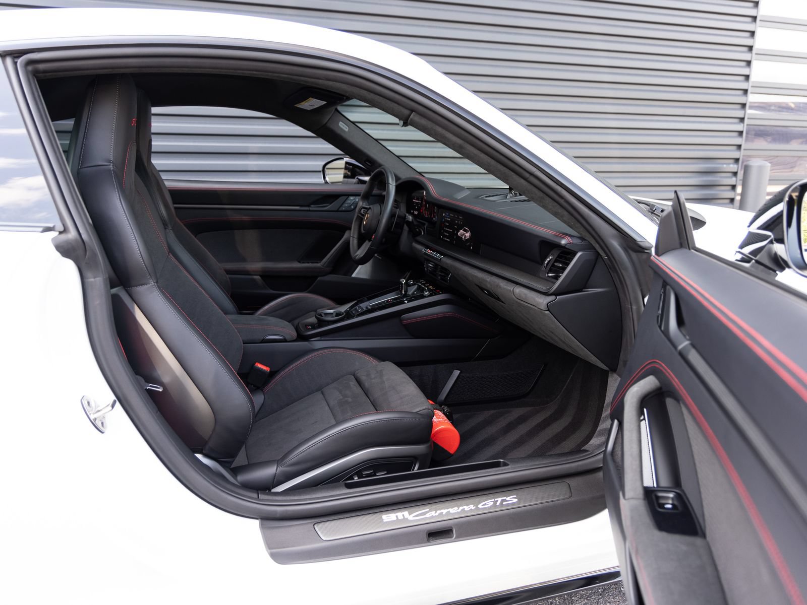 Certified 2025 Porsche 911 Carrera GTS RWD image 30