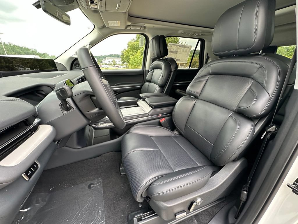 New 2027 Lincoln Navigator Reserve AWD/4WD image 16