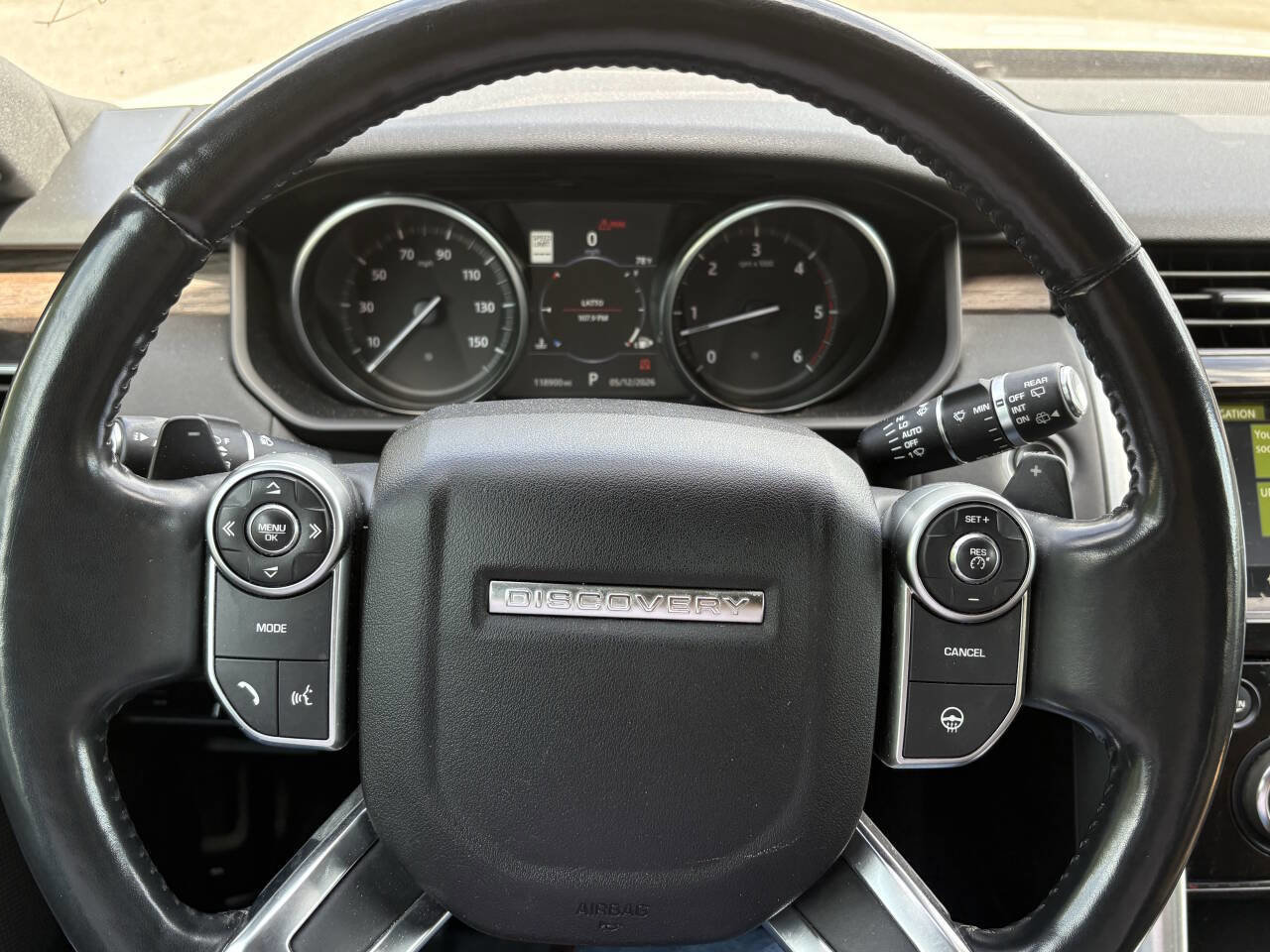 Used 2017 Land Rover Discovery HSE AWD/4WD image 23