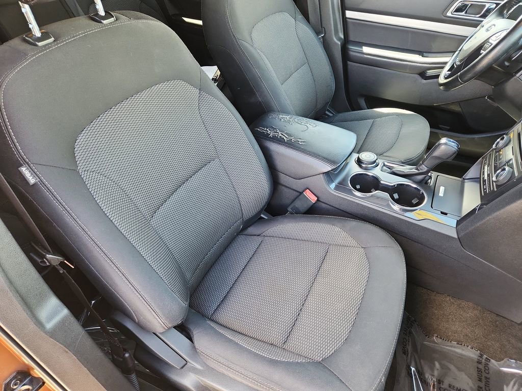 Used 2017 Ford Explorer XLT AWD/4WD image 13