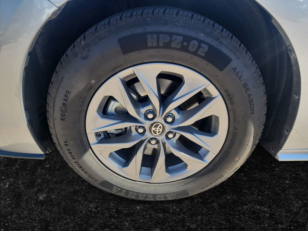 Used 2024 Toyota Sienna XLE image 27