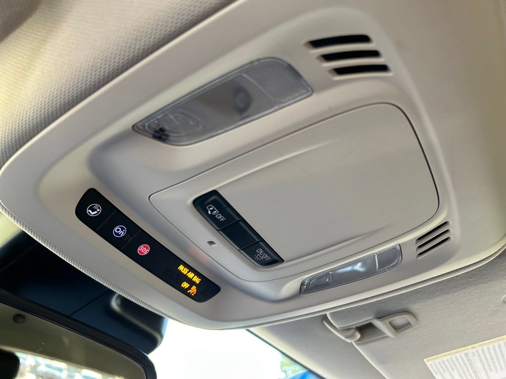 Used 2023 Buick Envision Essence AWD/4WD image 31