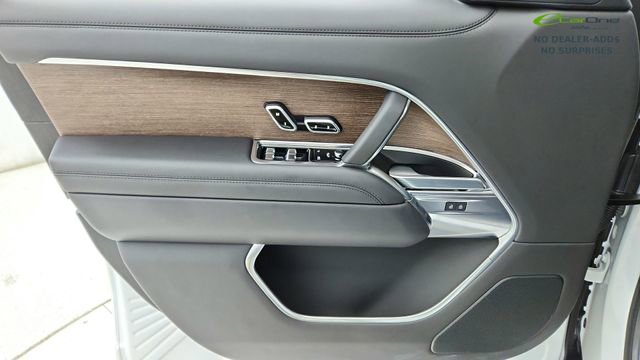 Used 2025 Land Rover Range Rover SE image 33