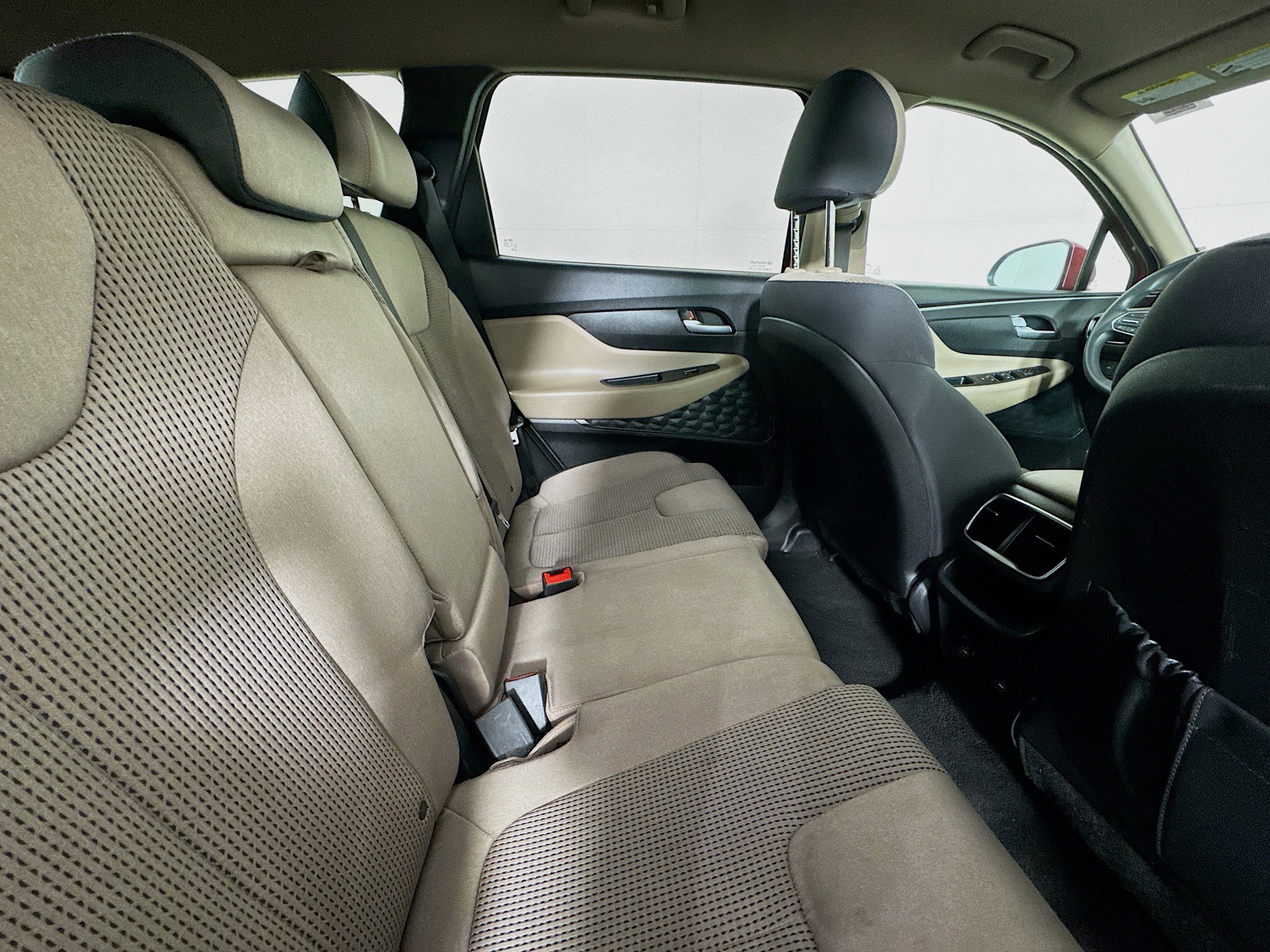 Used 2020 Hyundai Santa Fe SE image 25