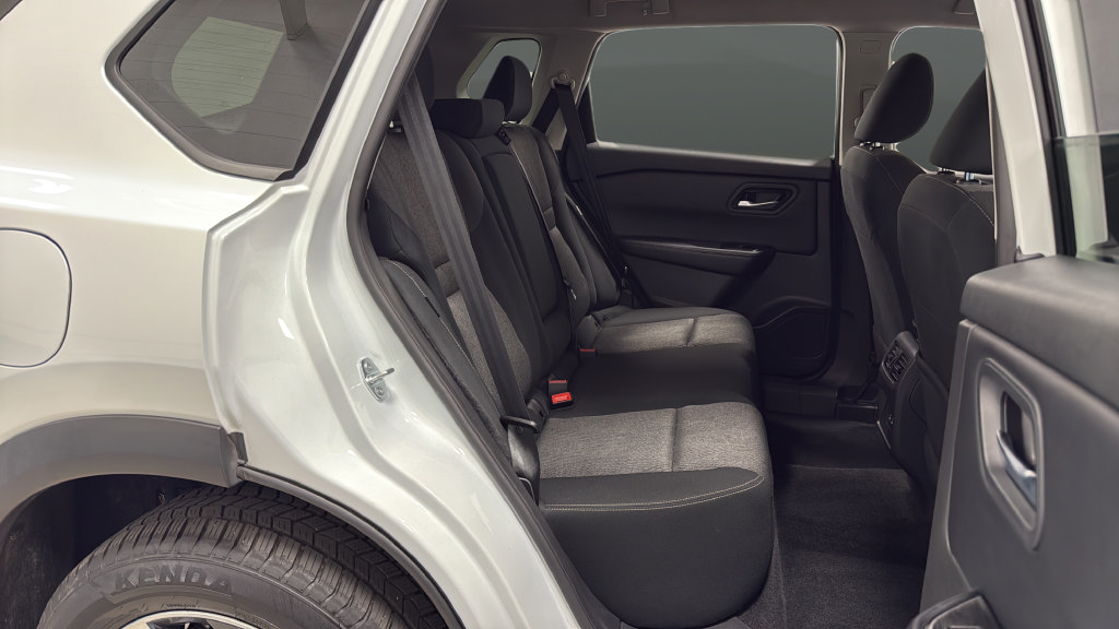 Used 2024 Nissan Rogue SV AWD/4WD image 24