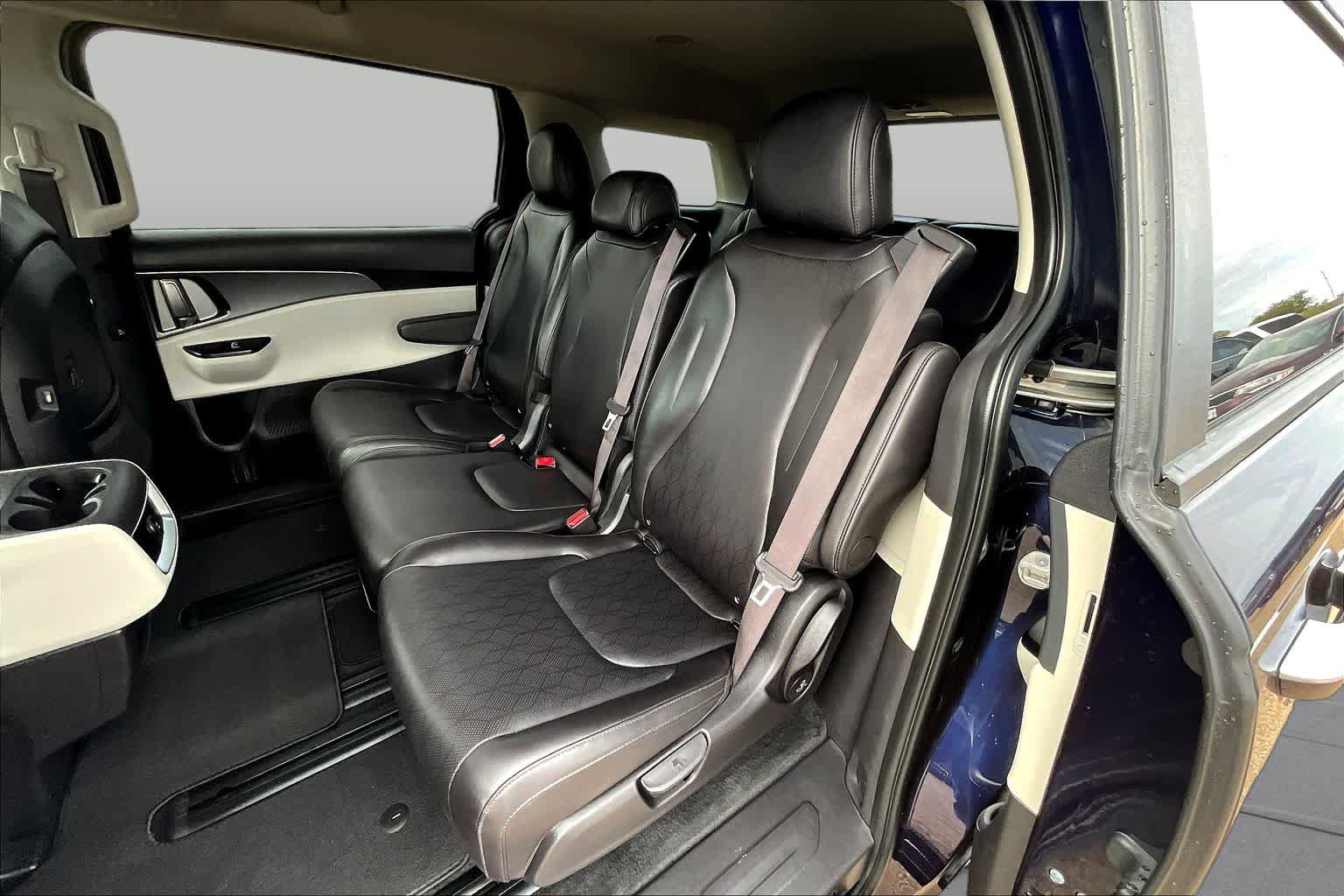 Used 2024 Kia Carnival LX FWD image 20